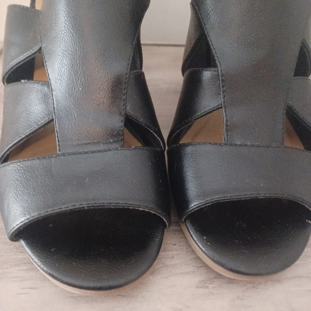 Vintage 7 Eight Strappy Block Heel Sandals Sz 10